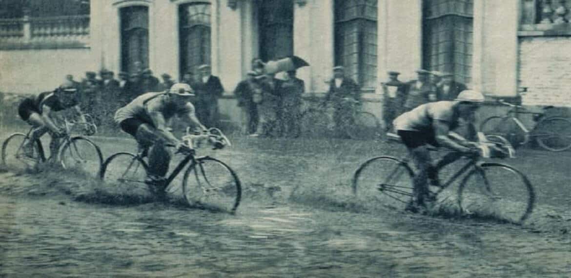 Speedcycling in the rain