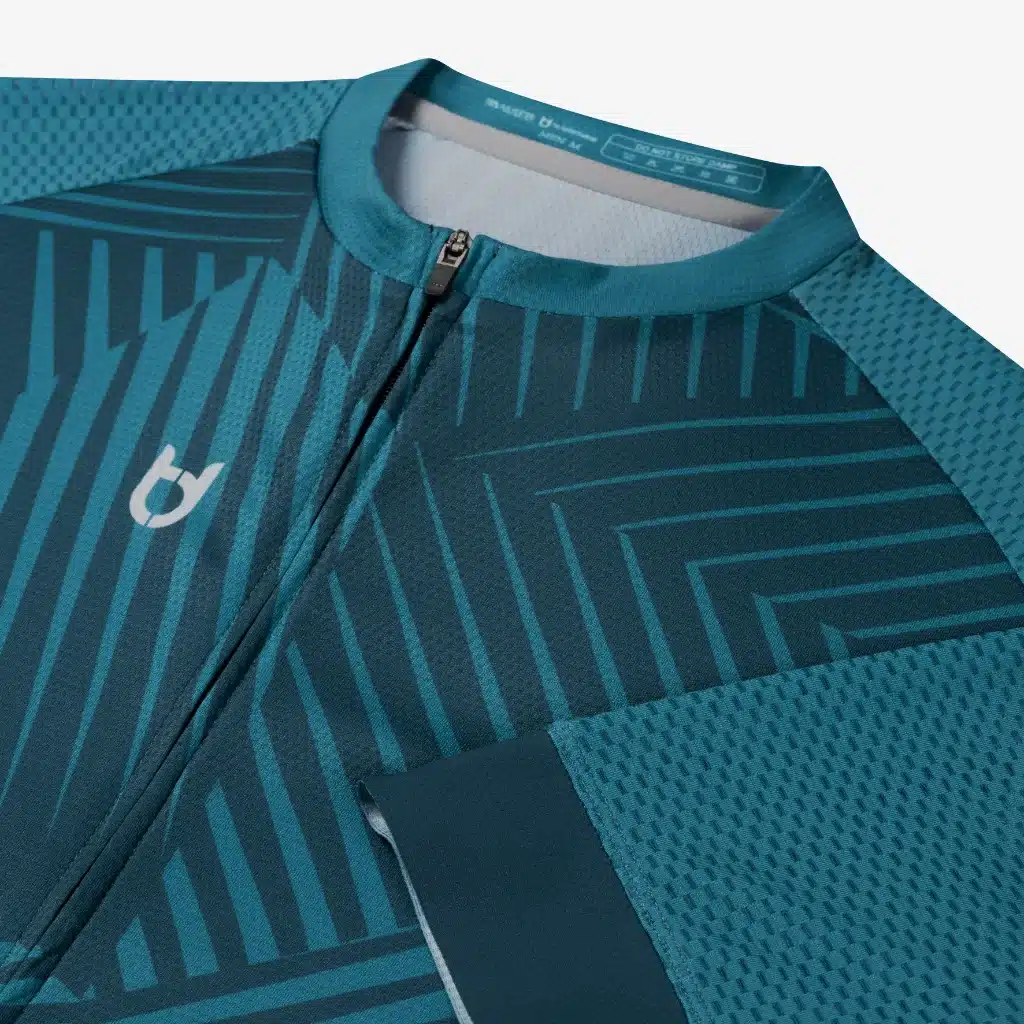 Close-up of the Pro 800 sleeve construction and seamless transition.
